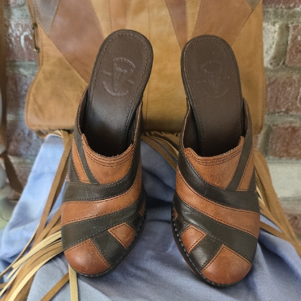 Frye Brown and Black Leather Mules - Picture 16 of 17